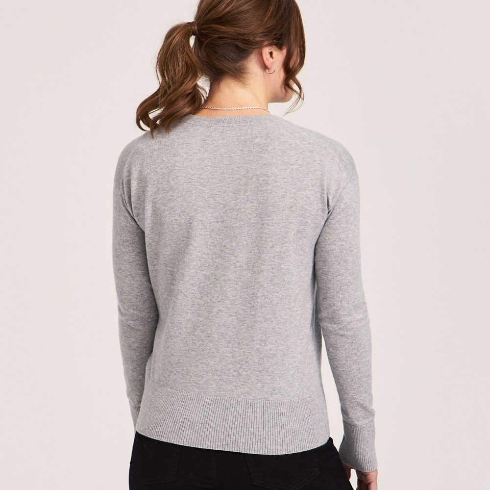 NWT WOMEN'S COTTON BLEND PALE GREY LIGHTWEIGHT PULLOVER SWEATER SIZE LARGE - Picture 2 of 15